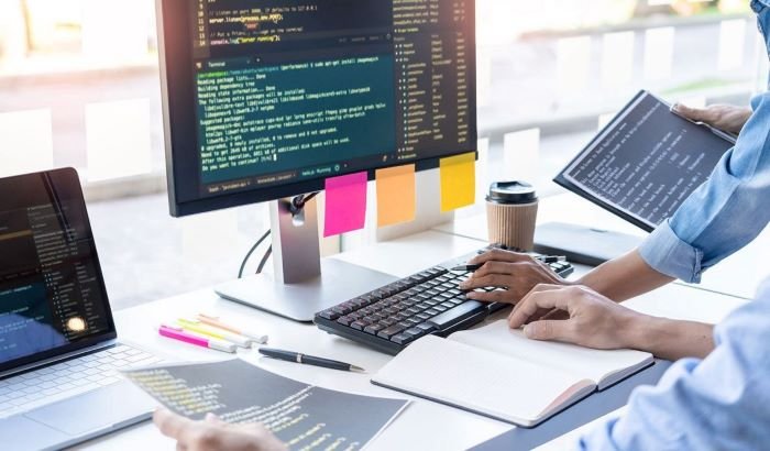 Web Design vs Web Development: 4 Main Differences