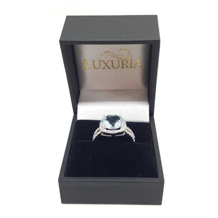 Cushion Cut Blue Topaz Rings: An Innovative Option for the Groom’s Wedding Bands